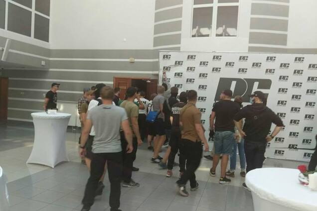 'Связан с Россией и 'киллером' Бабченко': появились новые подробности избиения политика в Киеве