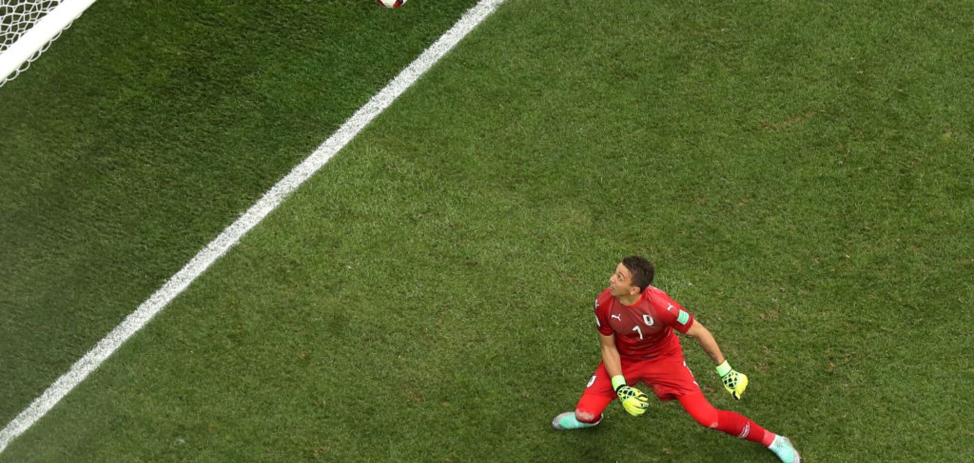 Воротар збірної Уругваю допустив дикий ляп в матчі з Францією - відео курйозу