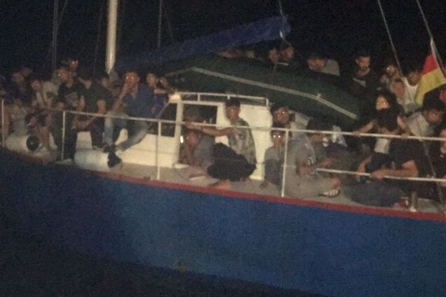 В Италии задержали украинскую яхту с мигрантами: опубликованы фото