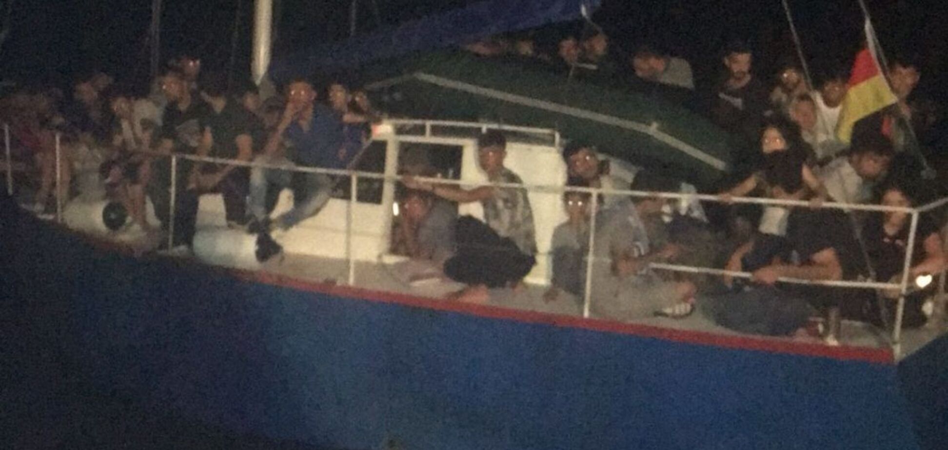 В Италии задержали украинскую яхту с мигрантами: опубликованы фото