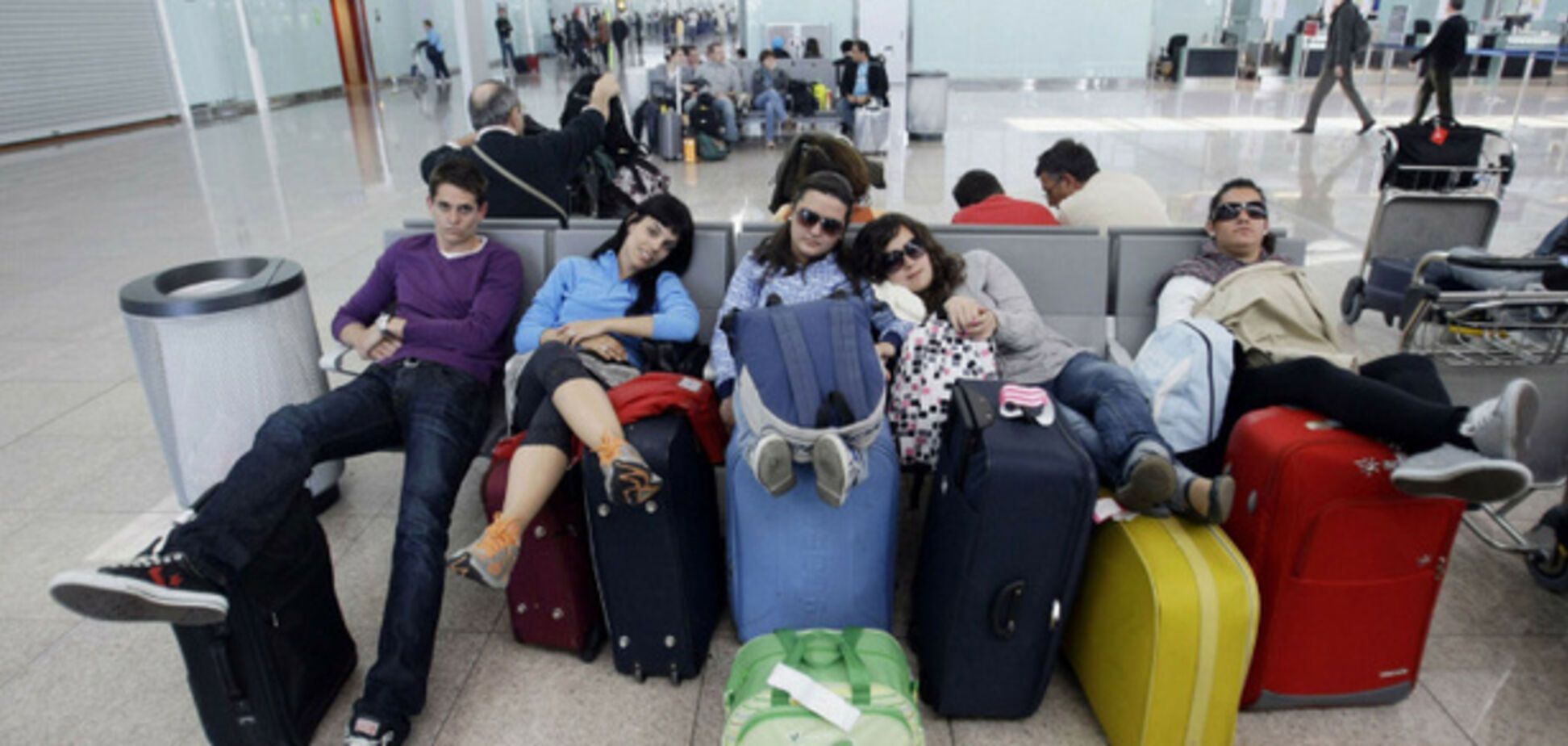 Затримки рейсів у Києві: в аеропорту знову застрягли сотні туристів