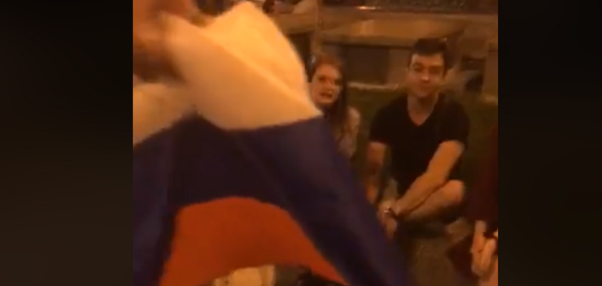 'Закопаю з триколором!' У центрі Києва влаштували бійку через прапор Росії
