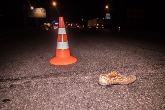 Тащило 50 метров: в Киеве авто насмерть сбило мужчину. Фото и видео 18+