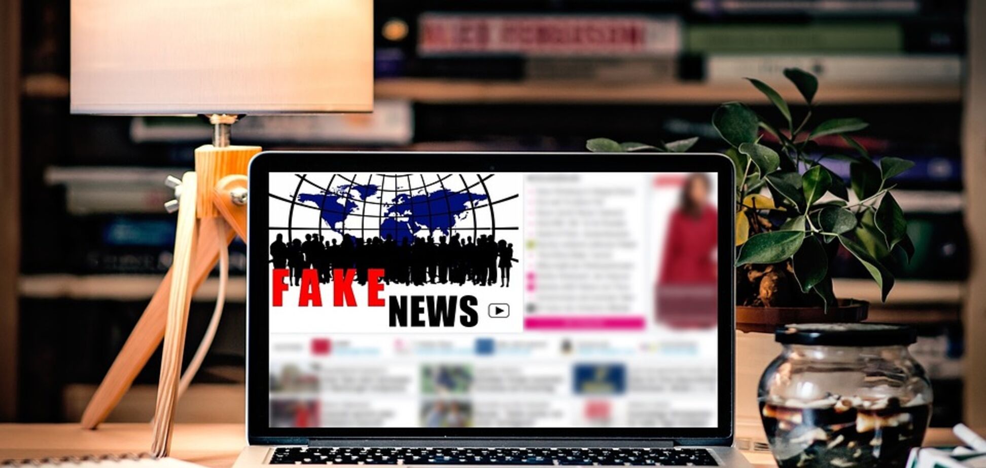 Французский Крым: в сети высмеяли фейк про отдыхающих на полуострове украинцев