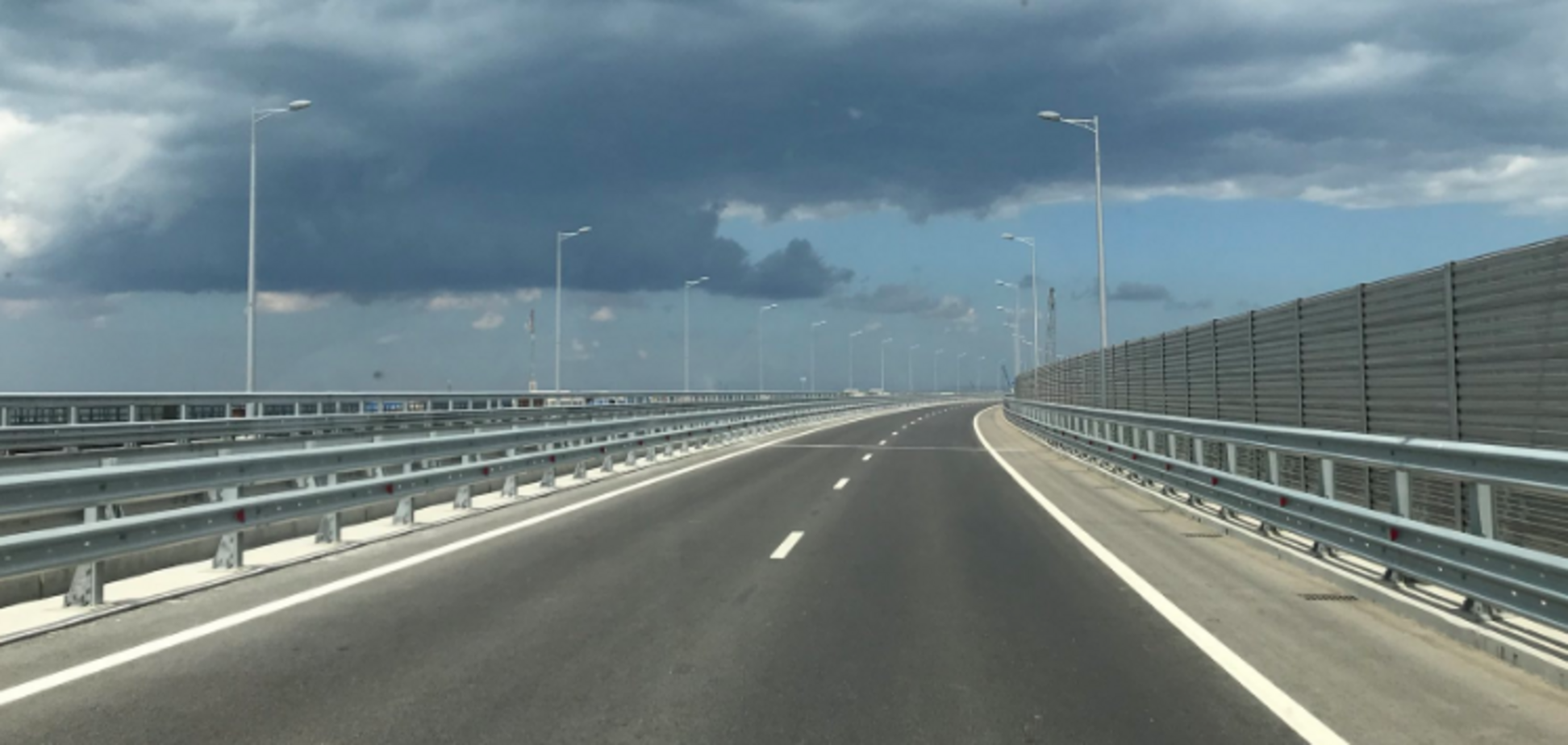 Крымский мост внезапно опустел