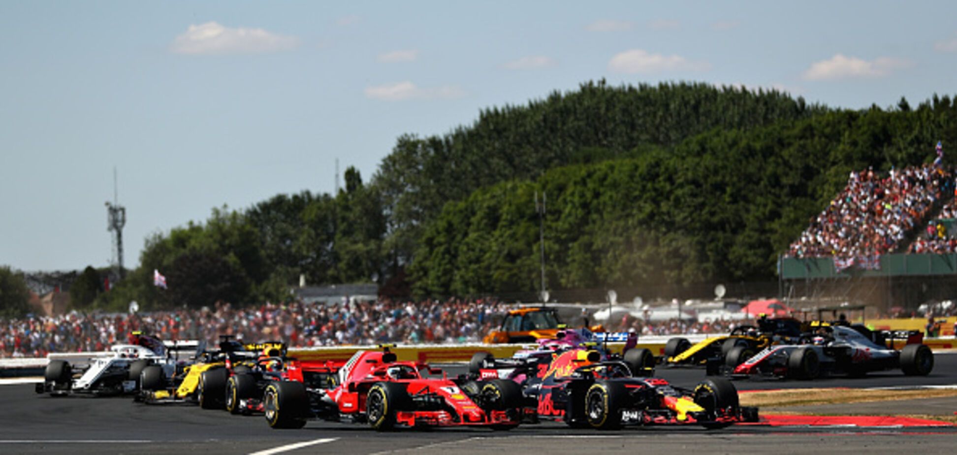 Гран-при Формулы-1 завершился невероятной борьбой на последних кругах