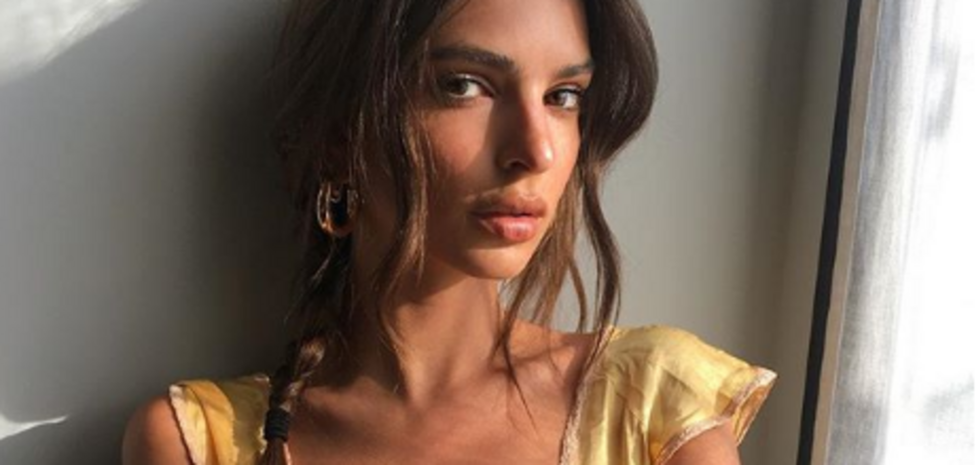 Емілі Ратаковскі показала спокусливі форми в бікіні