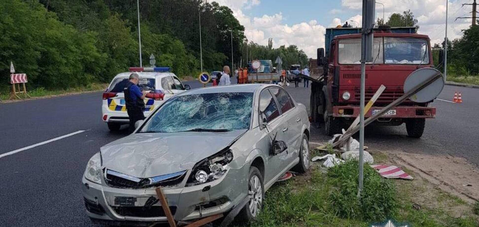 Смертельная авария под Киевом: авто въехало в пятерых людей