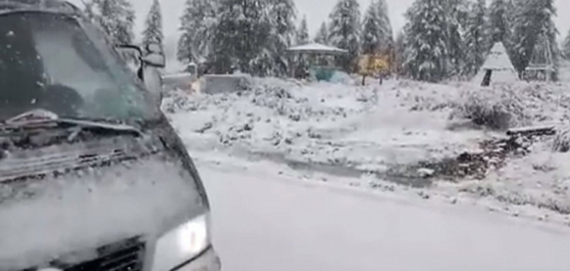 Россию посреди лета завалило снегом: видео аномалии