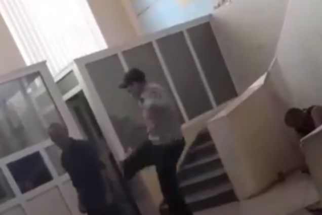 'Покидьки у формі': у Харкові копи, що знущалися з чоловіка, потрапили на відео