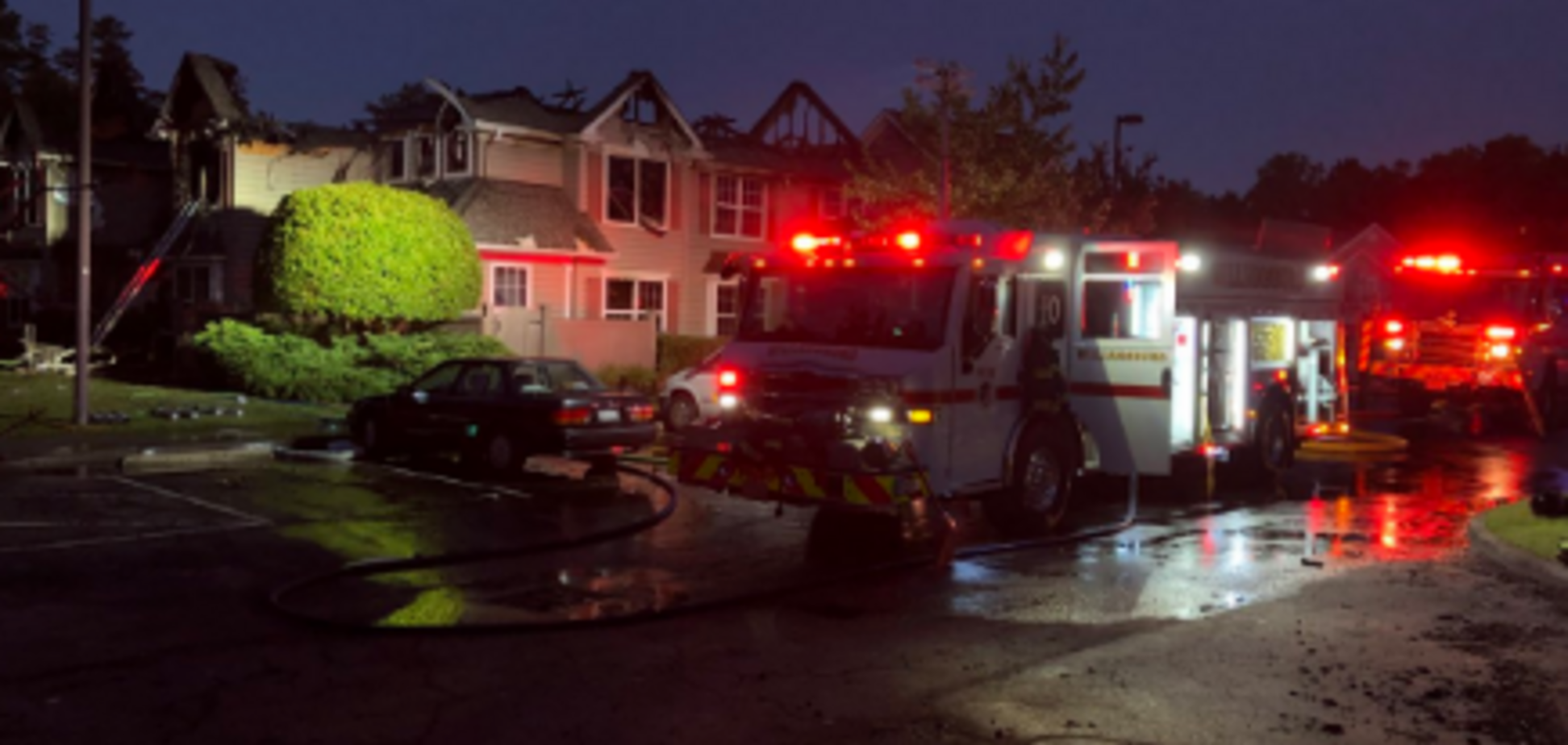 В США на жилые дома рухнул вертолет