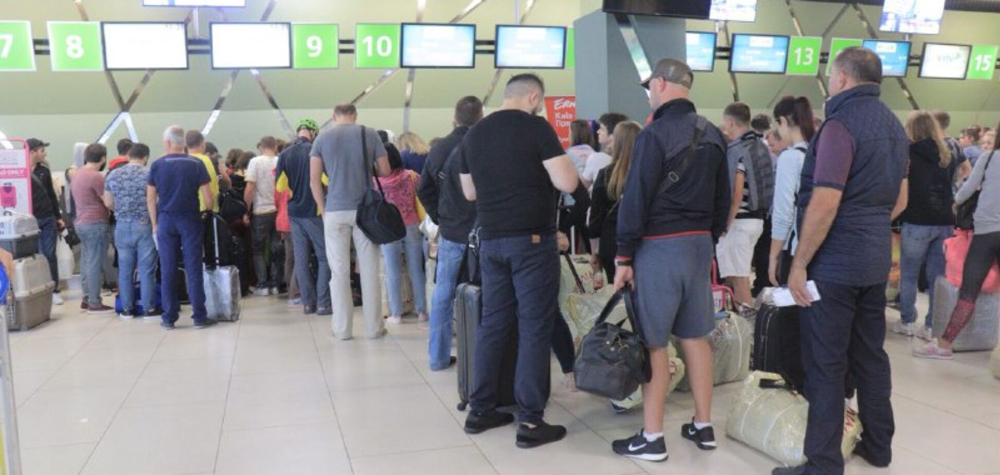 Авіаколапс в Україні: сотні туристів знову залишилися без відпочинку