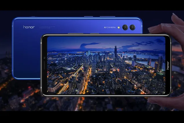 Huawei представила новый безрамочный мега смартфон: что о нем известно