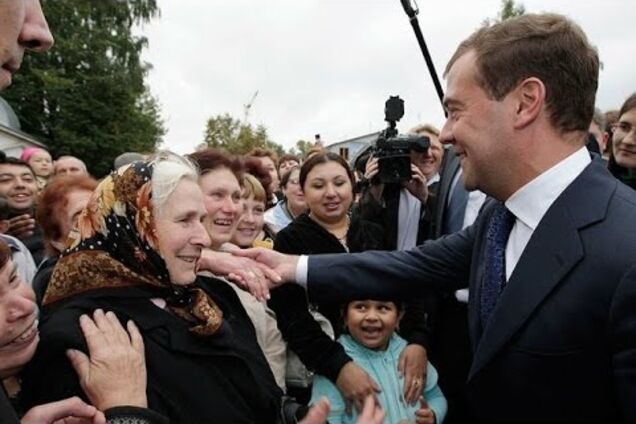 Денег нет, но вы держитесь!