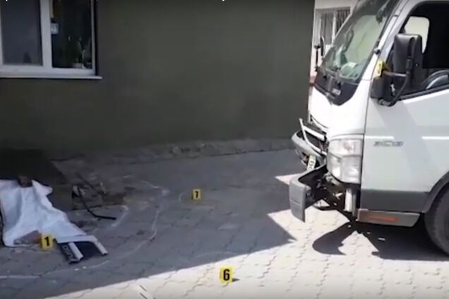 Смертельное ДТП на Тернопольщине: грузовик сбил на тротуаре мать с ребенком