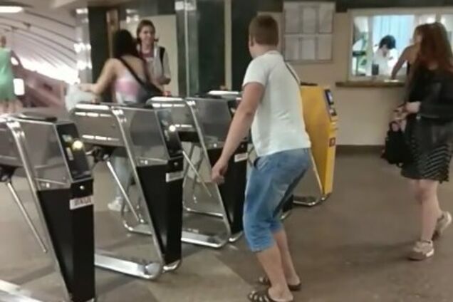 'Красунчик': киянин потішив мережу милою акцією в метро