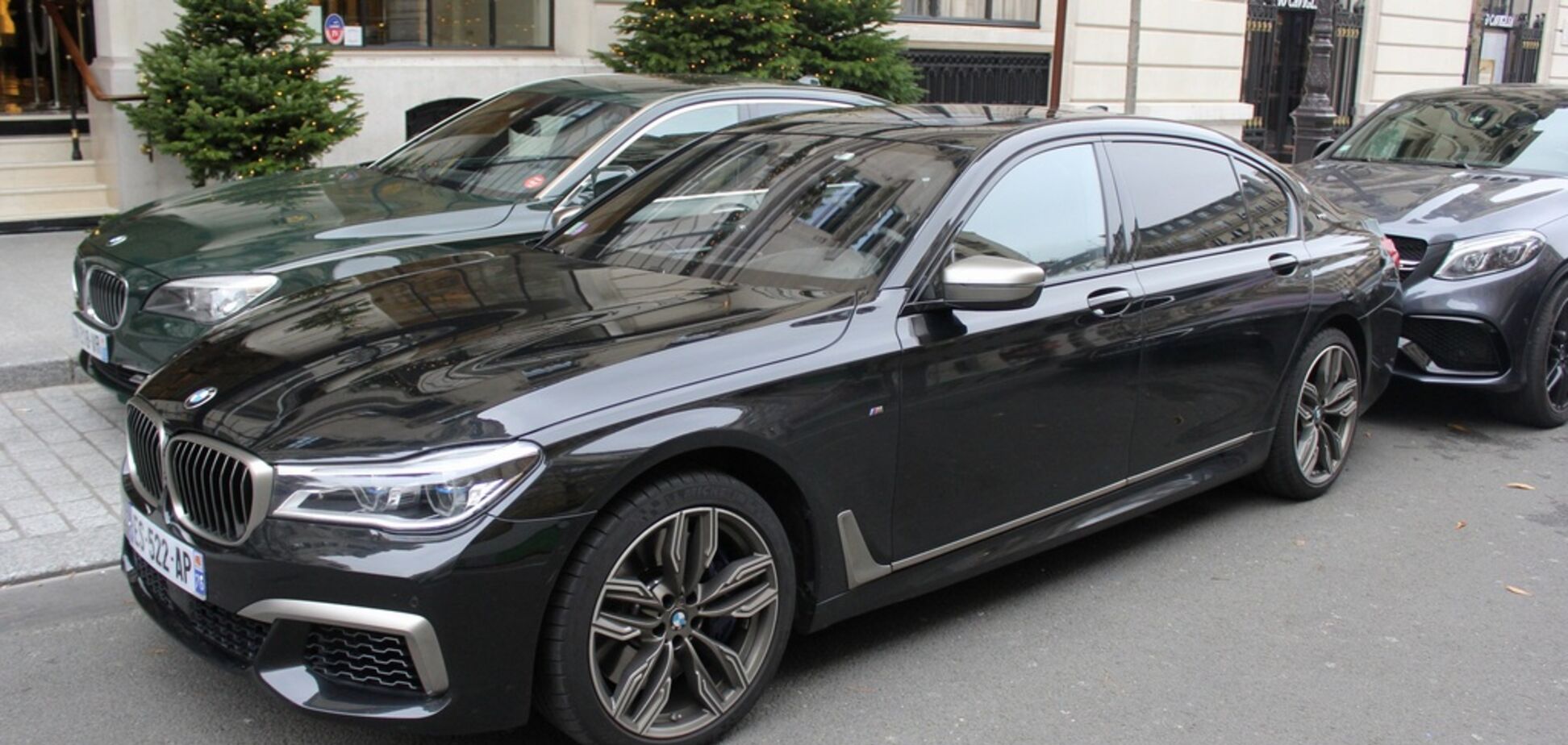 Мэра Чернигова засекли на элитном авто скандального застройщика: что известно