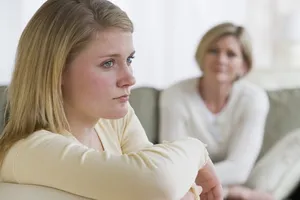 Как родители манипулируют взрослыми детьми