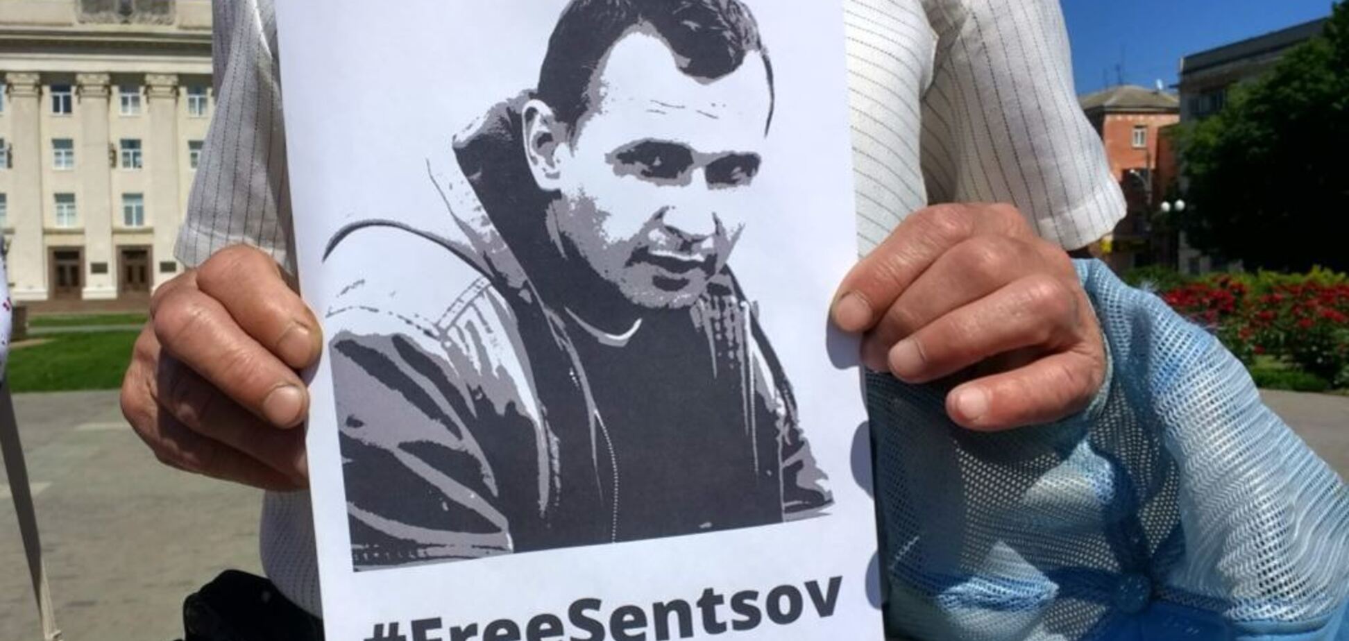 'На грани жизни и смерти': Климкин призвал помочь спасти Сенцова