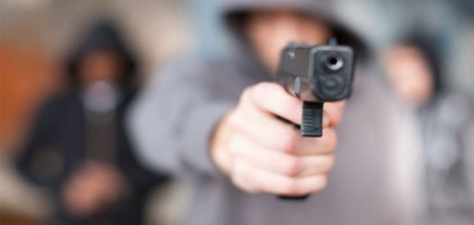 У Києві біля вокзалу розстріляли людей