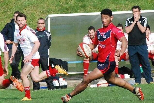 Гравець збірної Франції вдарився головою і помер в роздягальні