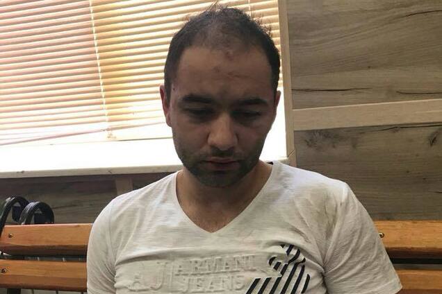 'Вагітну - в живіт!' У центрі Одеси чоловік жорстоко побив кількох дівчат. Фото