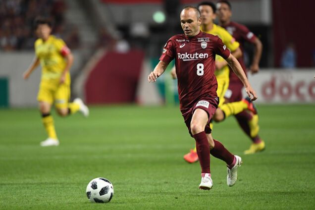 Іньєста забив дебютний гол-шедевр в Японії, повторивши геніальний трюк Беркампа