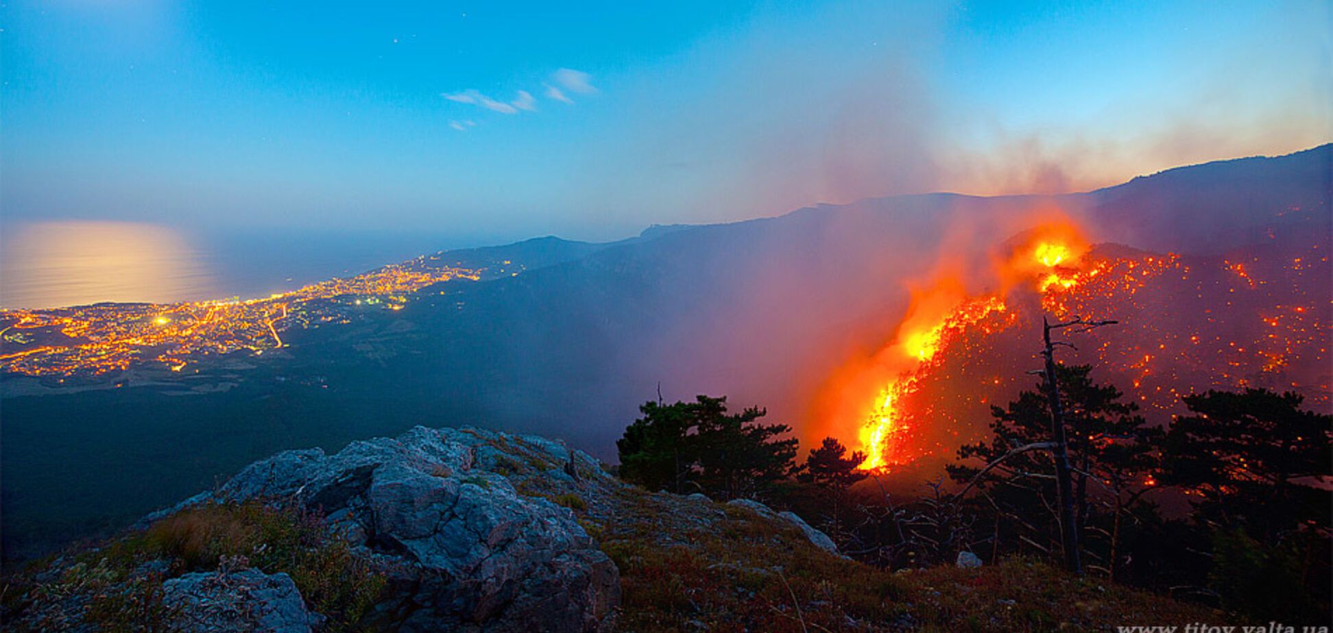 Масштабна пожежа у Криму: стало відомо, що діється на півострові