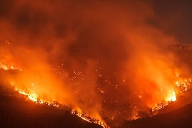 Апокалипсис в Ялте: масштабный пожар сняли с высоты птичьего полета