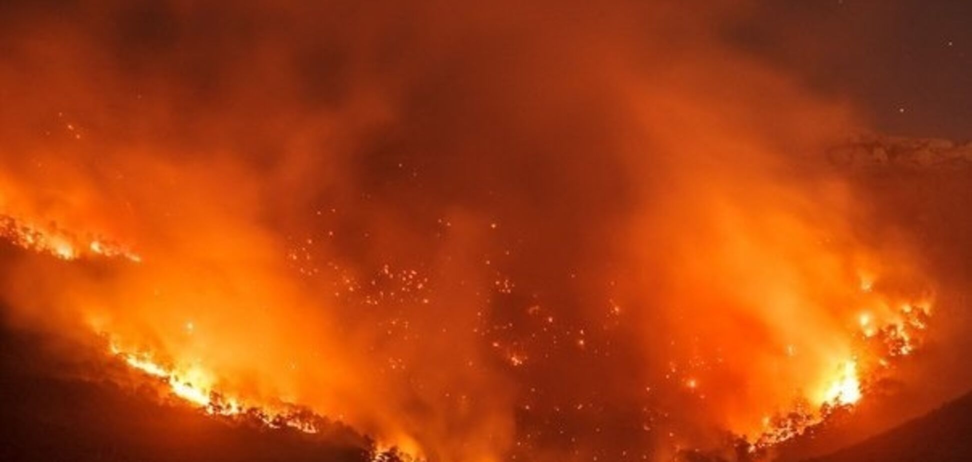Апокалипсис в Ялте: масштабный пожар сняли с высоты птичьего полета