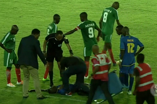 Дичь дня: африканский футболист остановил соперника жутким ударом