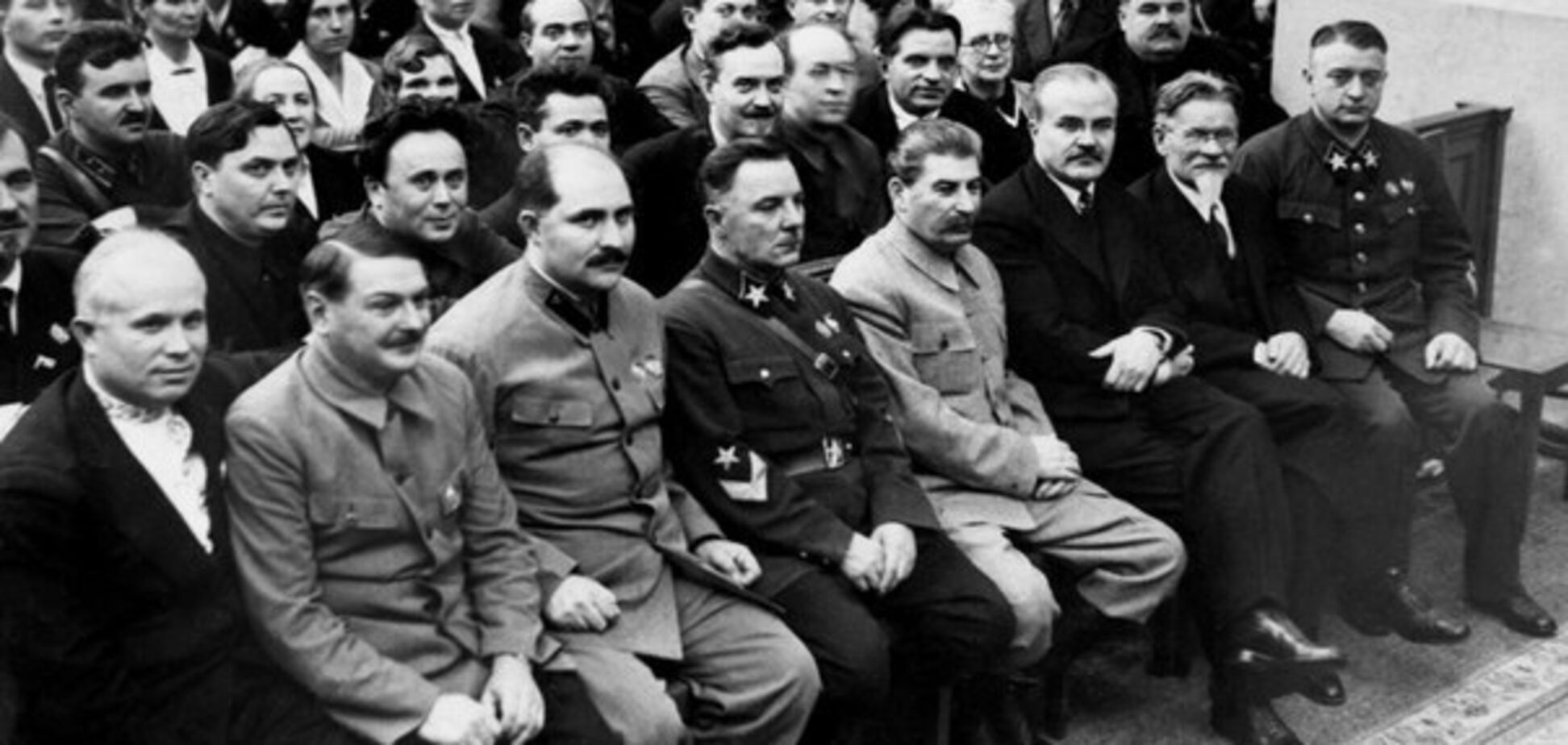 Наступил 37-й год: сажают домохозяек и не отпускают маленьких девочек