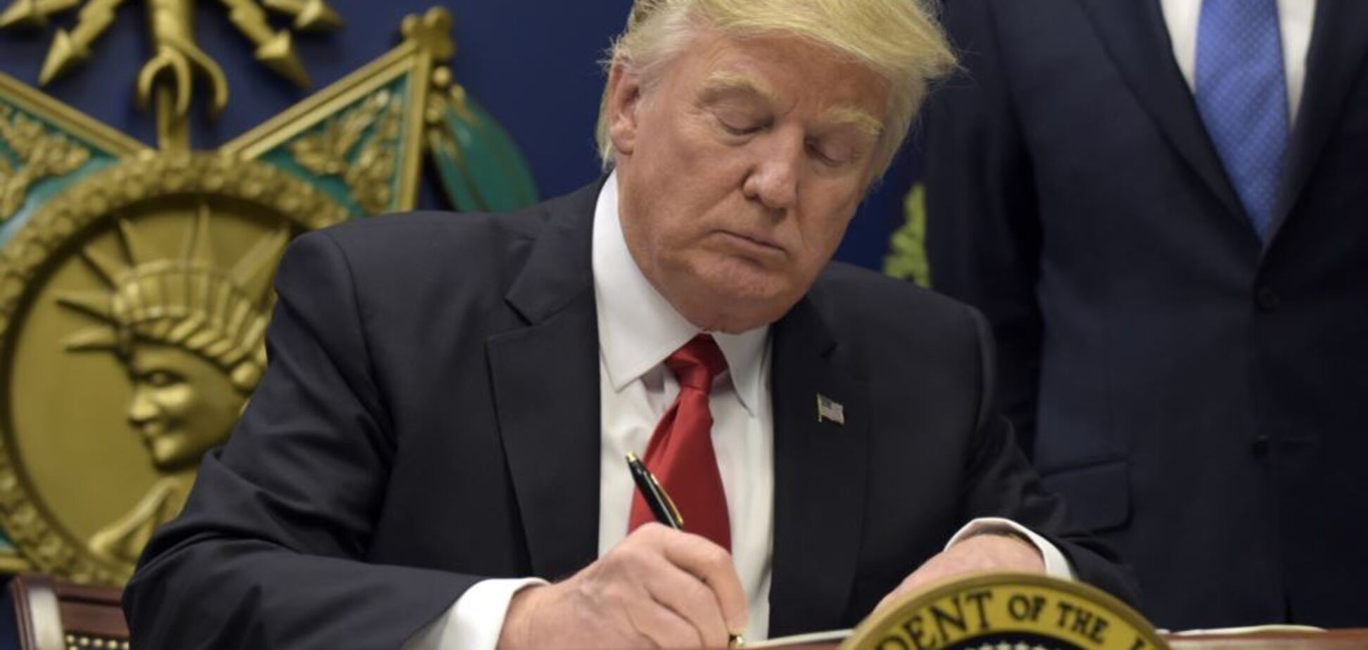 Трамп подписал оборонный бюджет США: что получит Украина