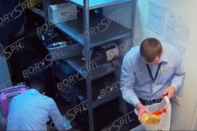 Сотрудники 'Борисполя' угодили в скандал с вещами пассажиров: опубликовано видео
