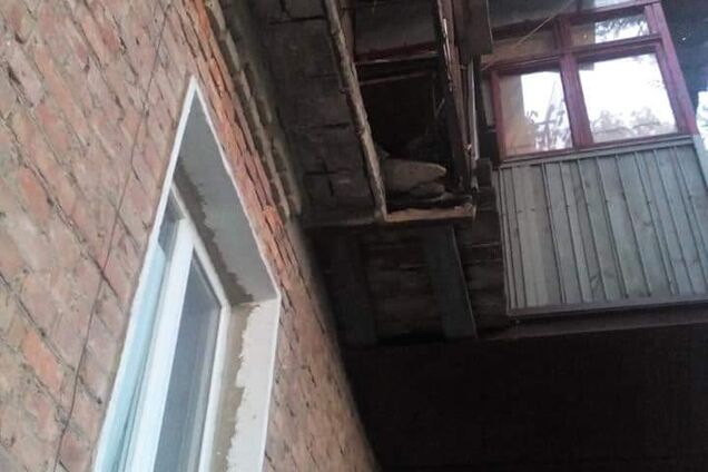 В Запорожье обрушился балкон вместе с девушкой