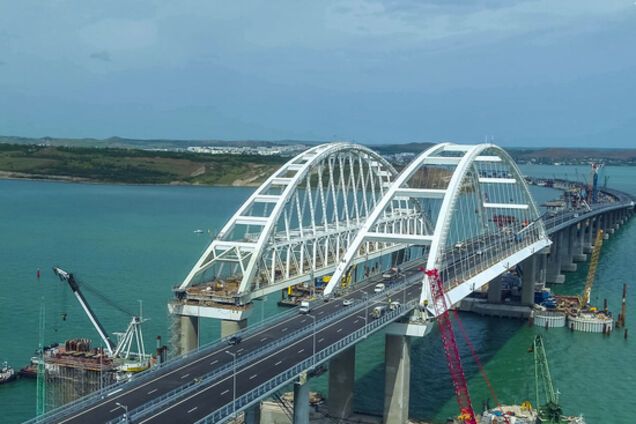 Оккупанты затеяли облавы на Крымском мосту
