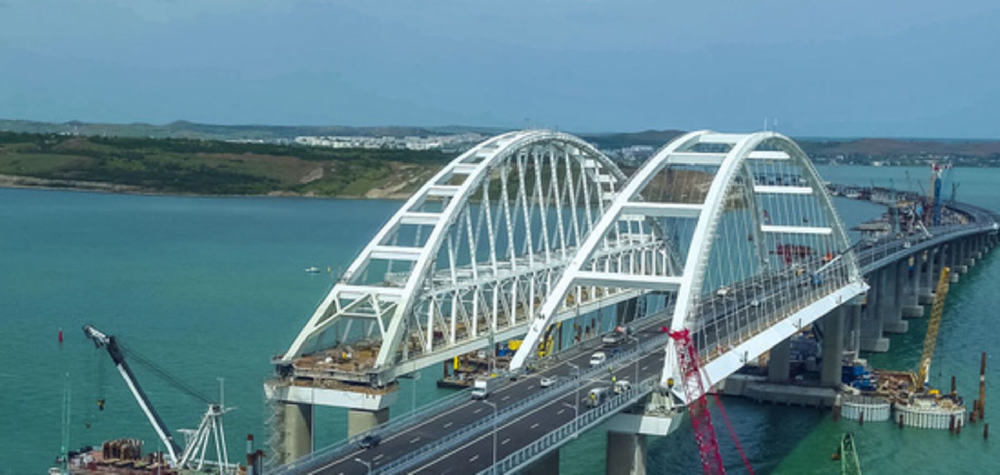 Оккупанты затеяли облавы на Крымском мосту