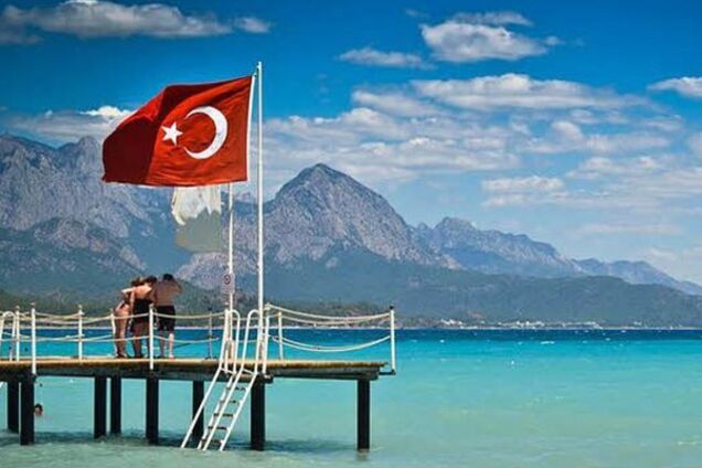 Ліра обвалилася: експерти пояснили, як зміняться ціни на відпочинок у Туреччині