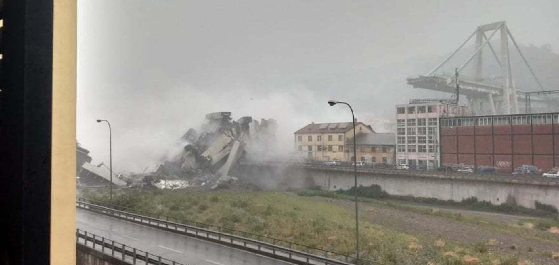 'Видел собственными глазами': очевидец раскрыл подробности крушения моста в Генуе