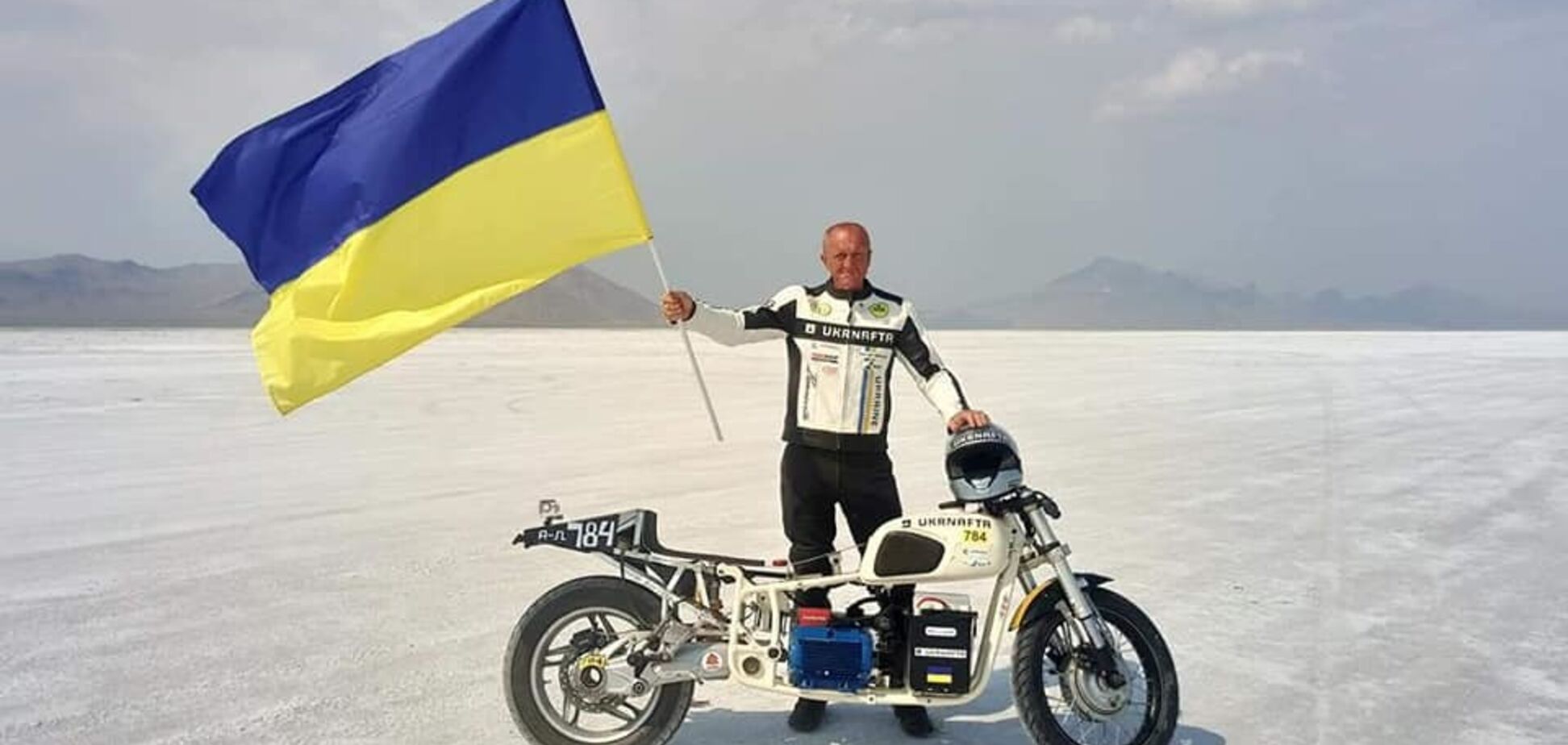 Украинец на мотоцикле 'Днепр' установил невероятный мировой рекорд 