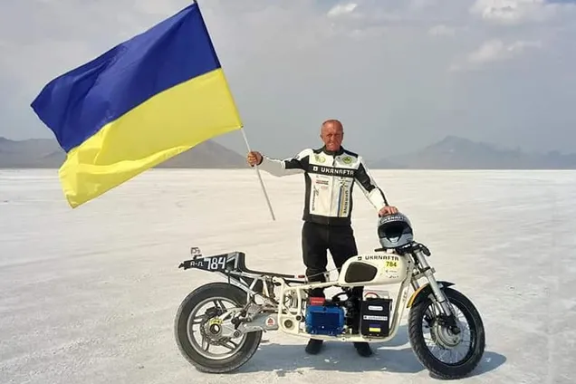 Украинец на мотоцикле "Днепр" установил невероятный мировой рекорд
