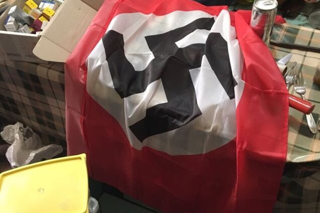 Прапор зі свастикою та бити: з'явилися фото з камер 'торнадівців'