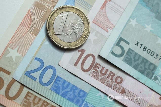 В Украине значительно подешевел евро