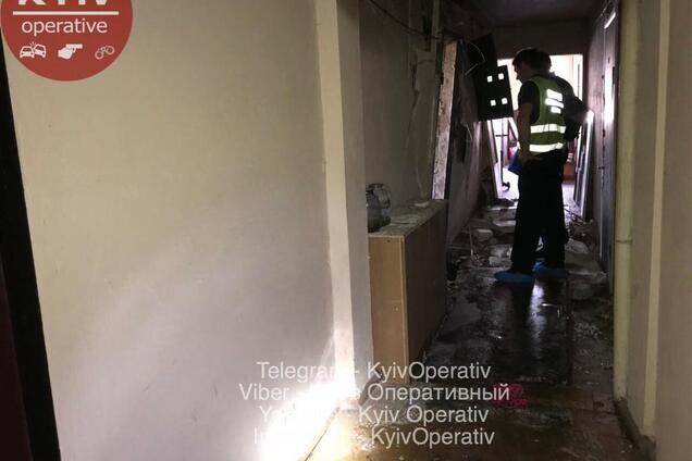 Прогремели взрывы и вспыхнул пожар: в Киеве произошло серьезное ЧП. Фото и видео