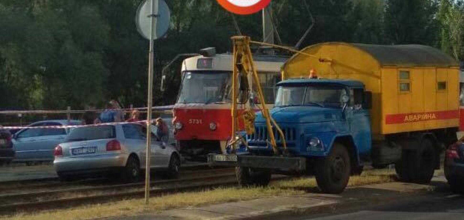 У Києві 'євроавто' збило сім'ю з дітьми на переході: момент втечі потрапив на відео