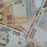 Вплоть до драк и унижений: как украинцев цинично "грабят" в школах