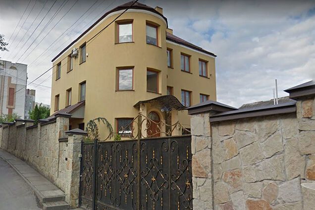 Квартиры, авто и дома: во Львове судью 'засыпали' ценными подарками