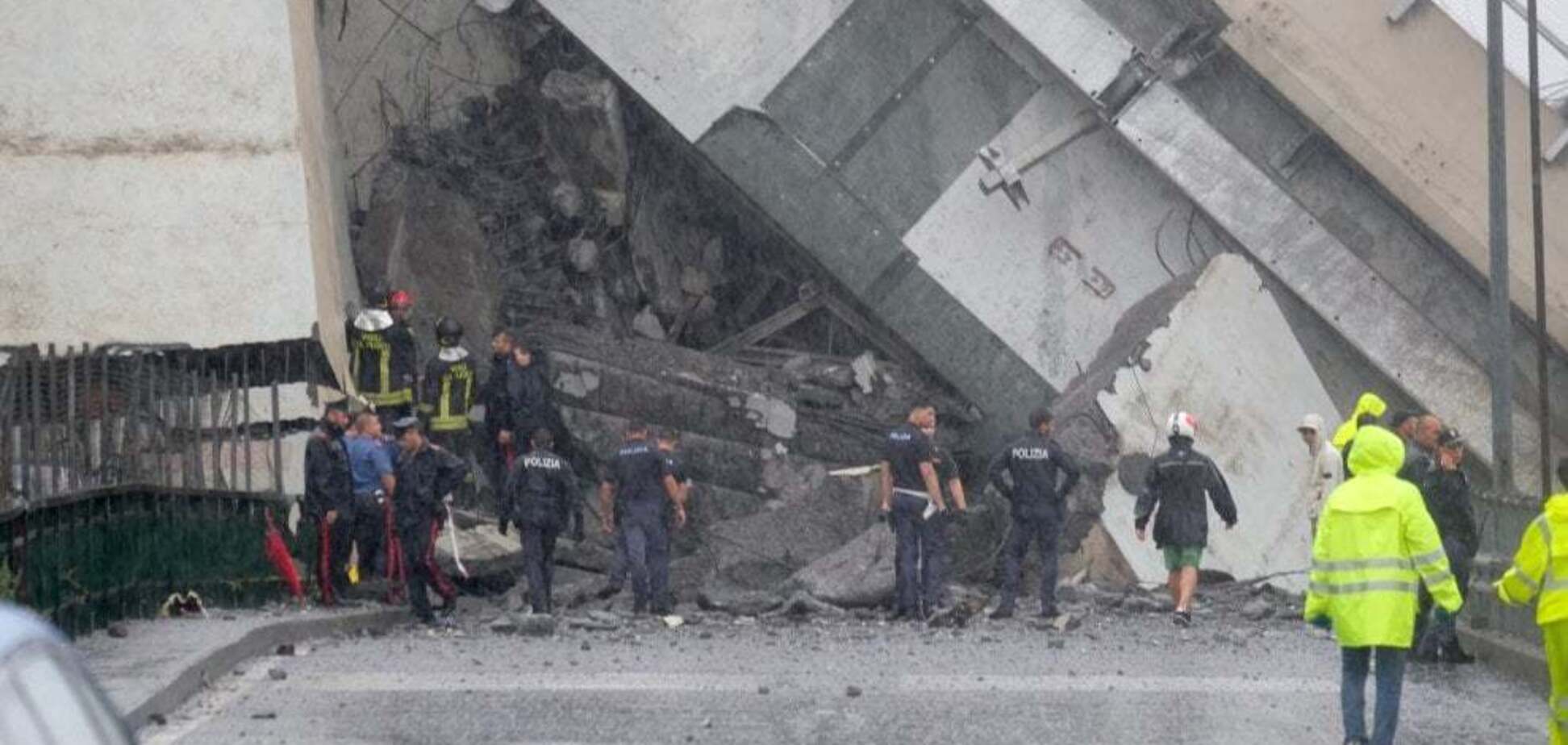 Обвал мосту в Генуї: під завалами ще шукають десятки людей