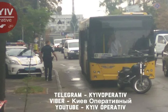 В Киеве посреди дороги произошла стрельба: появились первые фото