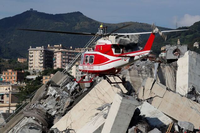 Обвал моста в Генуе: появились эксклюзивные кадры спасения чудом уцелевшей украинки